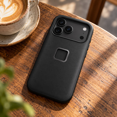 Peak Design GNAR Case – iPhone 17 Pro – Black – illustrative photo (AI)