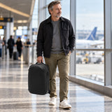 Peak Design Travel Backpack 20L – Schwarz – Illustrationsfoto (KI)