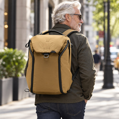 Peak Design Travel Backpack 30L – Coyote – Illustrationsfoto (KI)