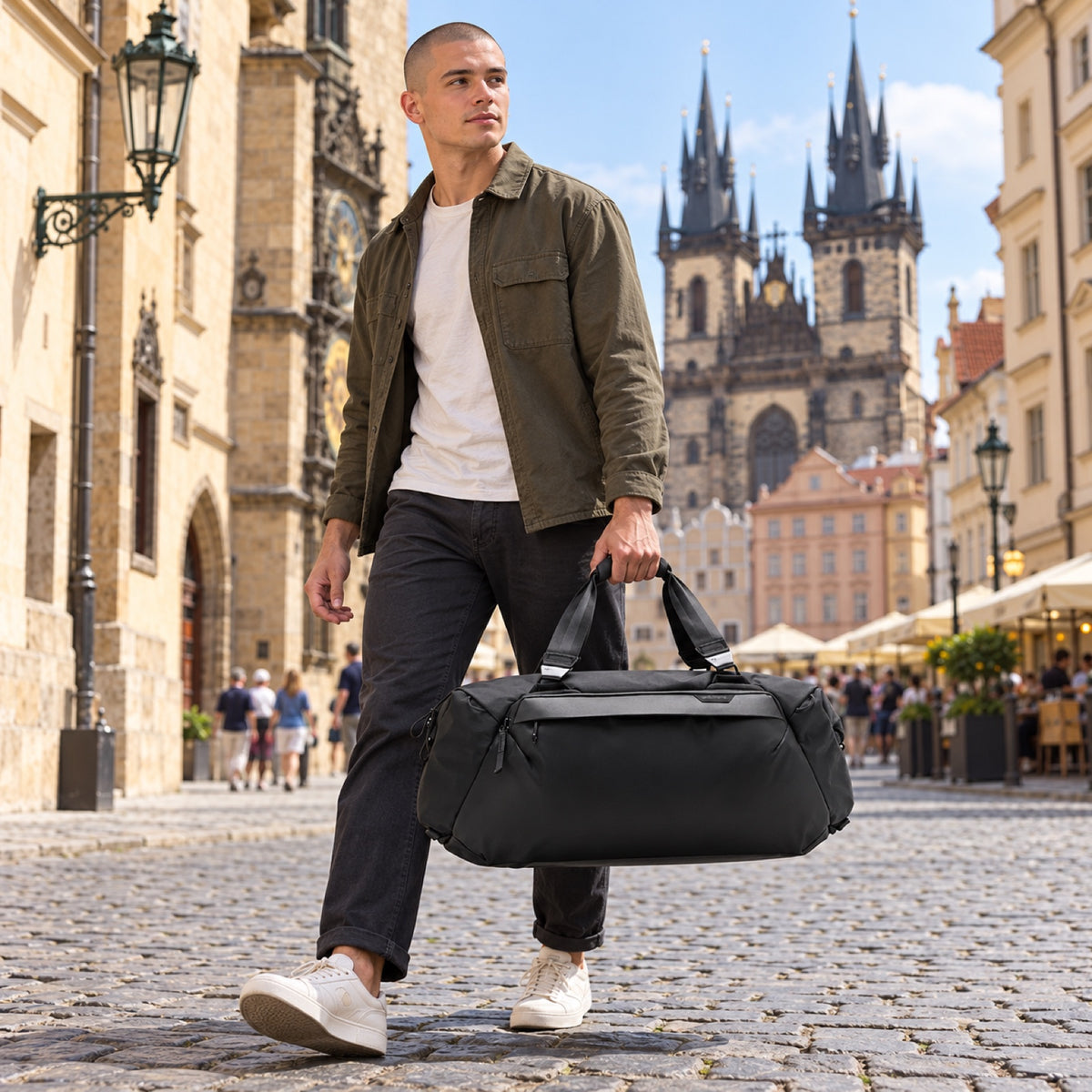 Peak Design Travel Duffel 50L – Schwarz – Illustrationsfoto (KI)