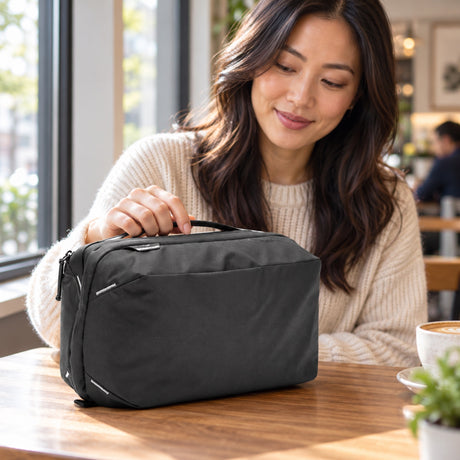 Peak Design Wash Pouch v2 – Schwarz – Illustrationsfoto (KI)