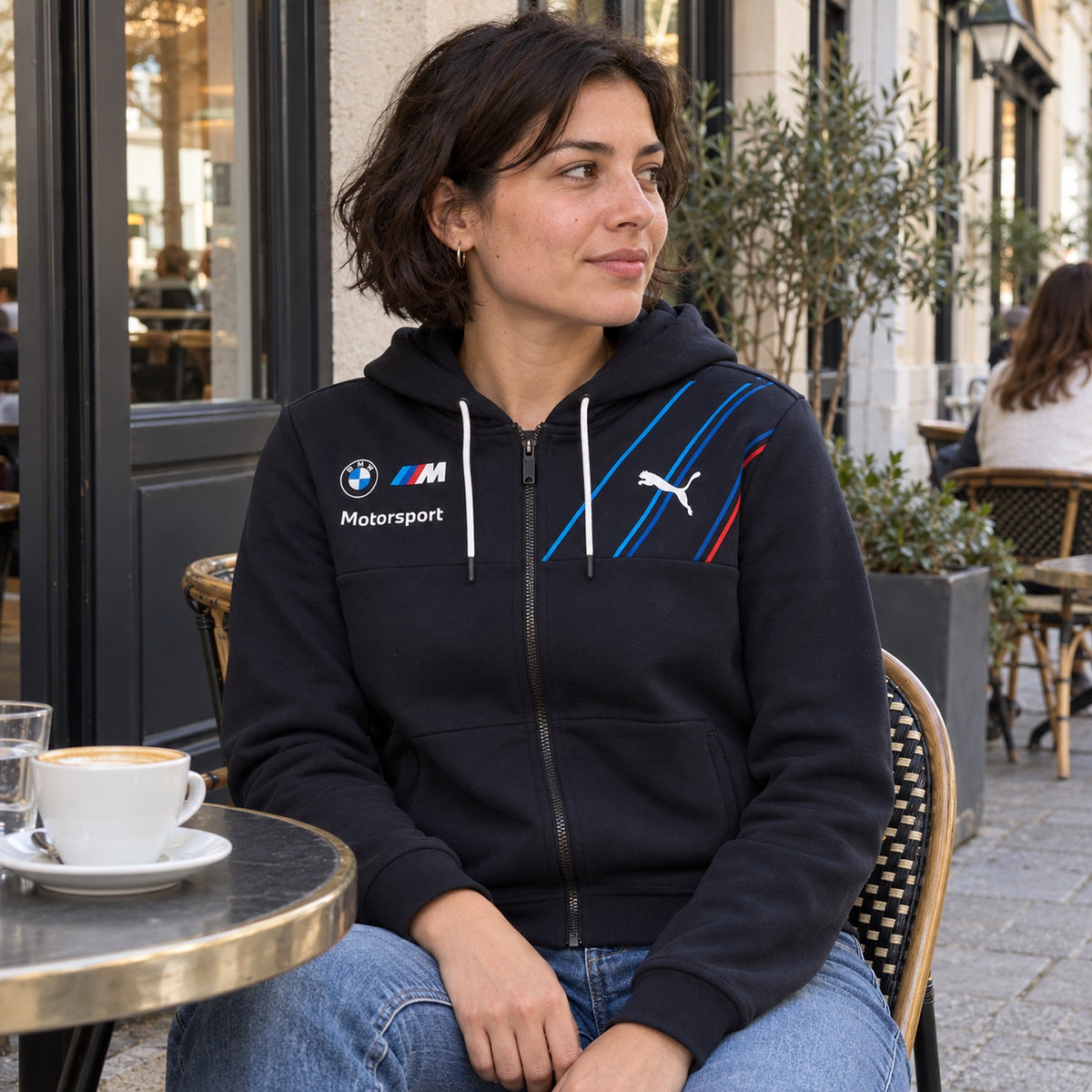 BMW Motorsport Team Hoodie – Navy Blue – ilustrační foto 2 (AI)