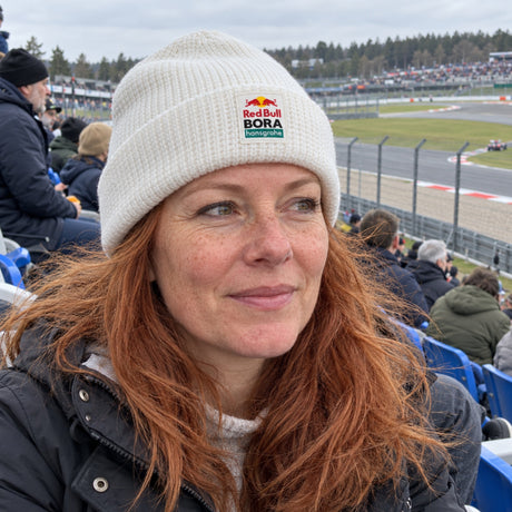 Red Bull Bora Hansgrohe Casual Beanie with Logo – White – ilustrační foto 2 (AI)