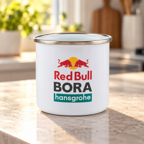 Red Bull Bora Hansgrohe Thermobecher mit Logo – Illustrationsfoto (KI)
