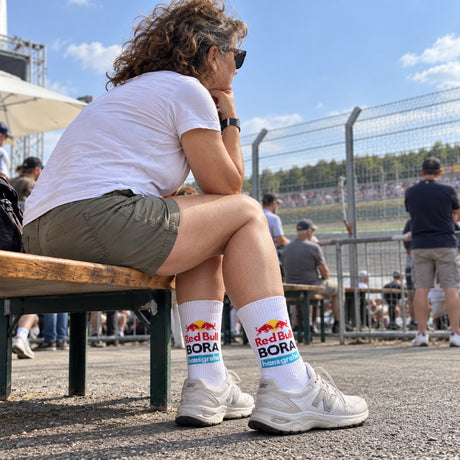 Red Bull Bora Hansgrohe Sports Socks with Logo – ilustrační foto 2 (AI)
