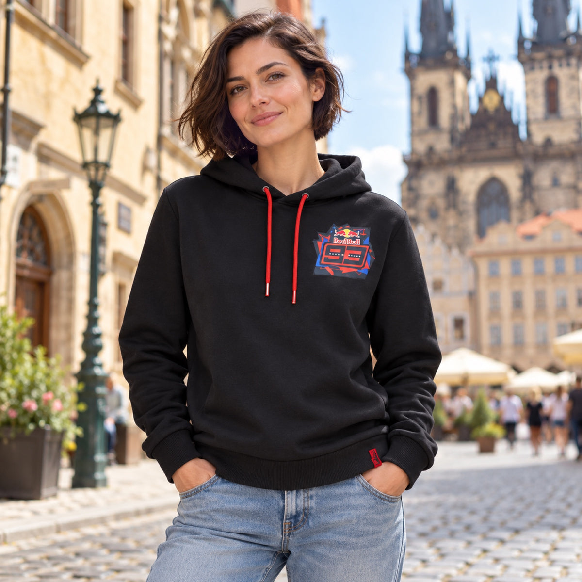 Marc Marquez 93 – Red Bull Fan-Hoodie mit Helm-Motiv – Illustrationsfoto (KI)