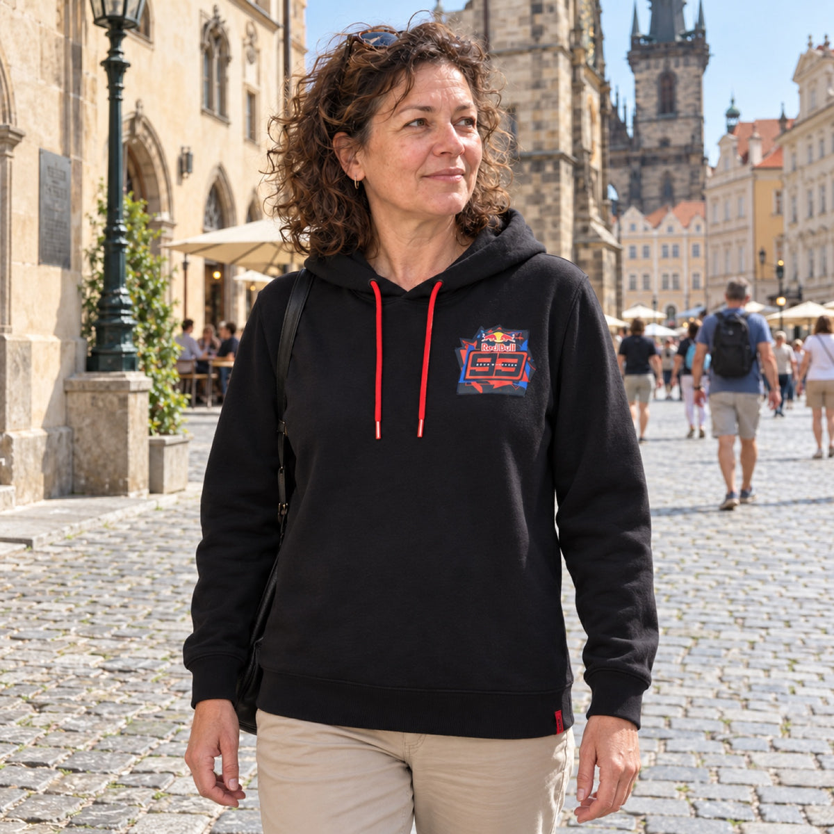 Marc Marquez 93 – Red Bull Fan Hoodie with Helmet Motif – ilustrační foto 2 (AI)