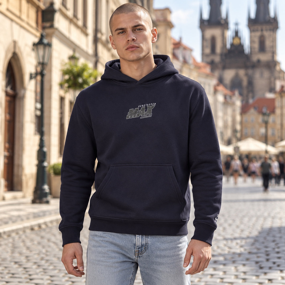 Oracle Red Bull Racing Max Verstappen PIXEL Hoodie – Dunkelblau – Illustrationsfoto (KI)