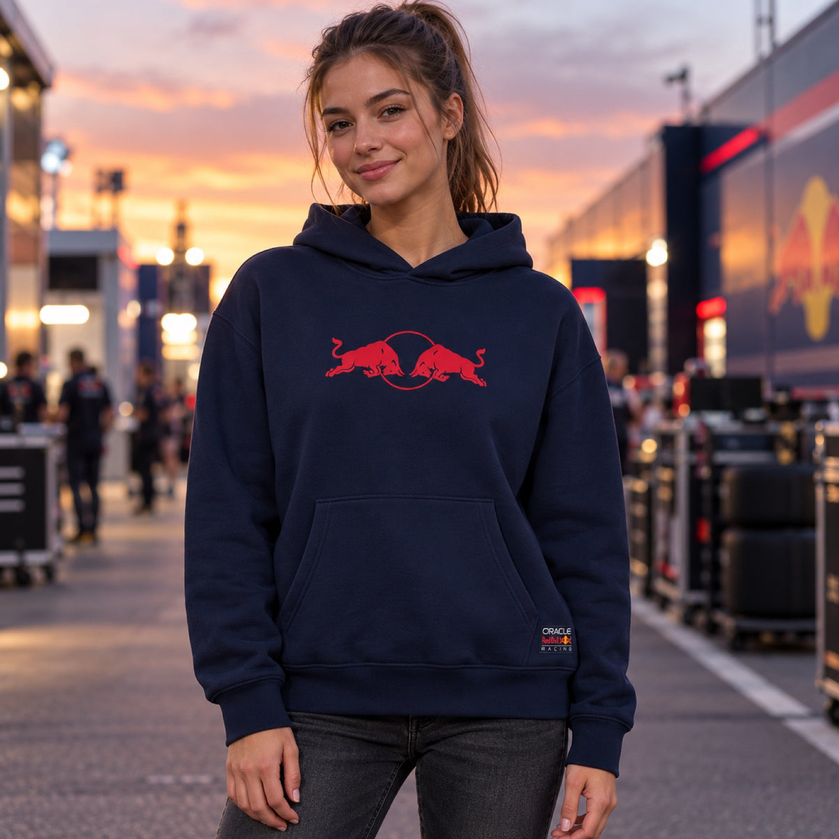 Oracle Red Bull Racing SPARK Edition Hoodie mit Logo – Dunkelblau – Illustrationsfoto (KI)
