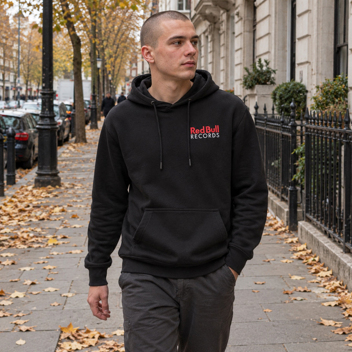 Red Bull Records Logo Hoodie – Black – ilustrační foto (AI)