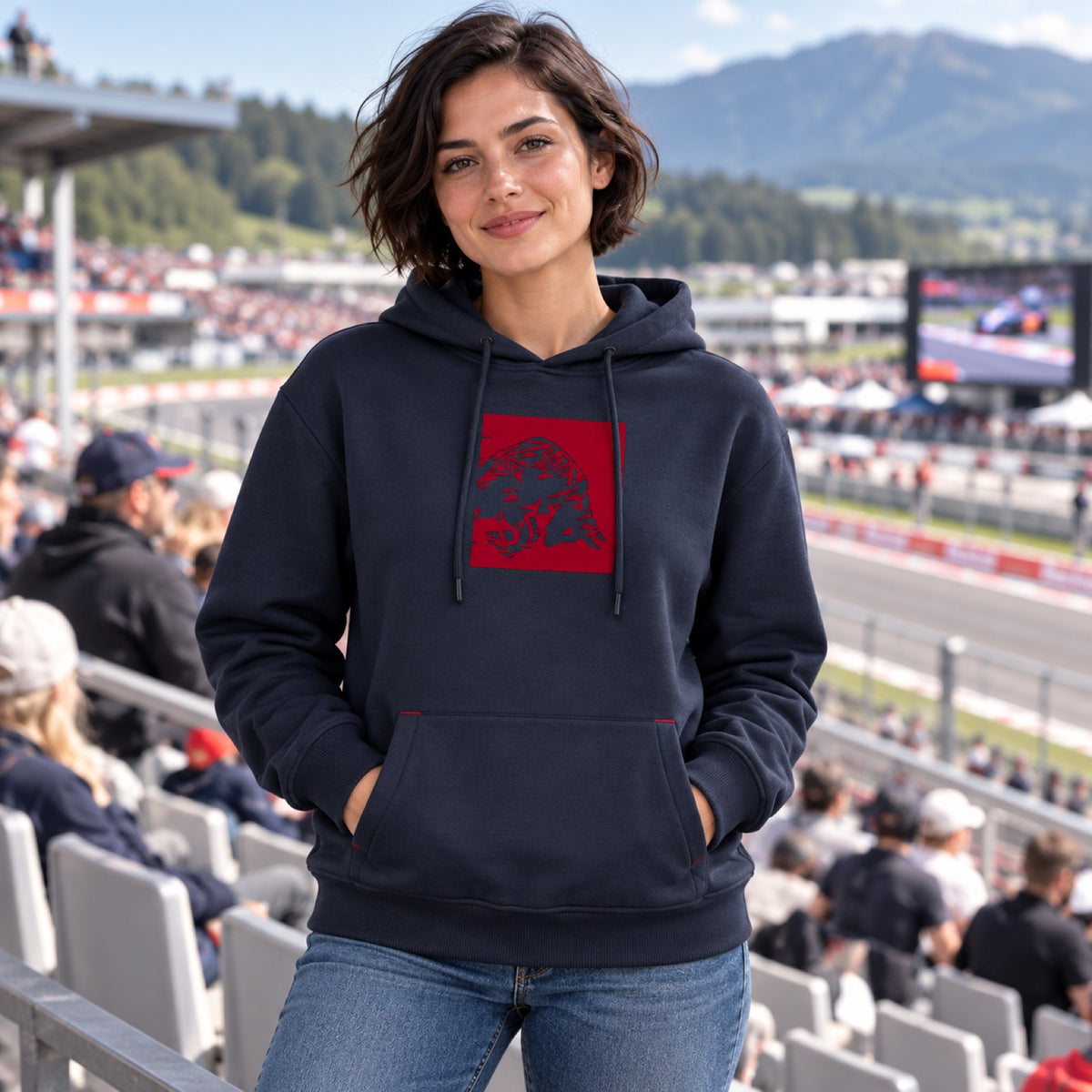 Red Bull Ring CORE Freizeit-Hoodie mit RRI-Motiv – Illustrationsfoto (KI)