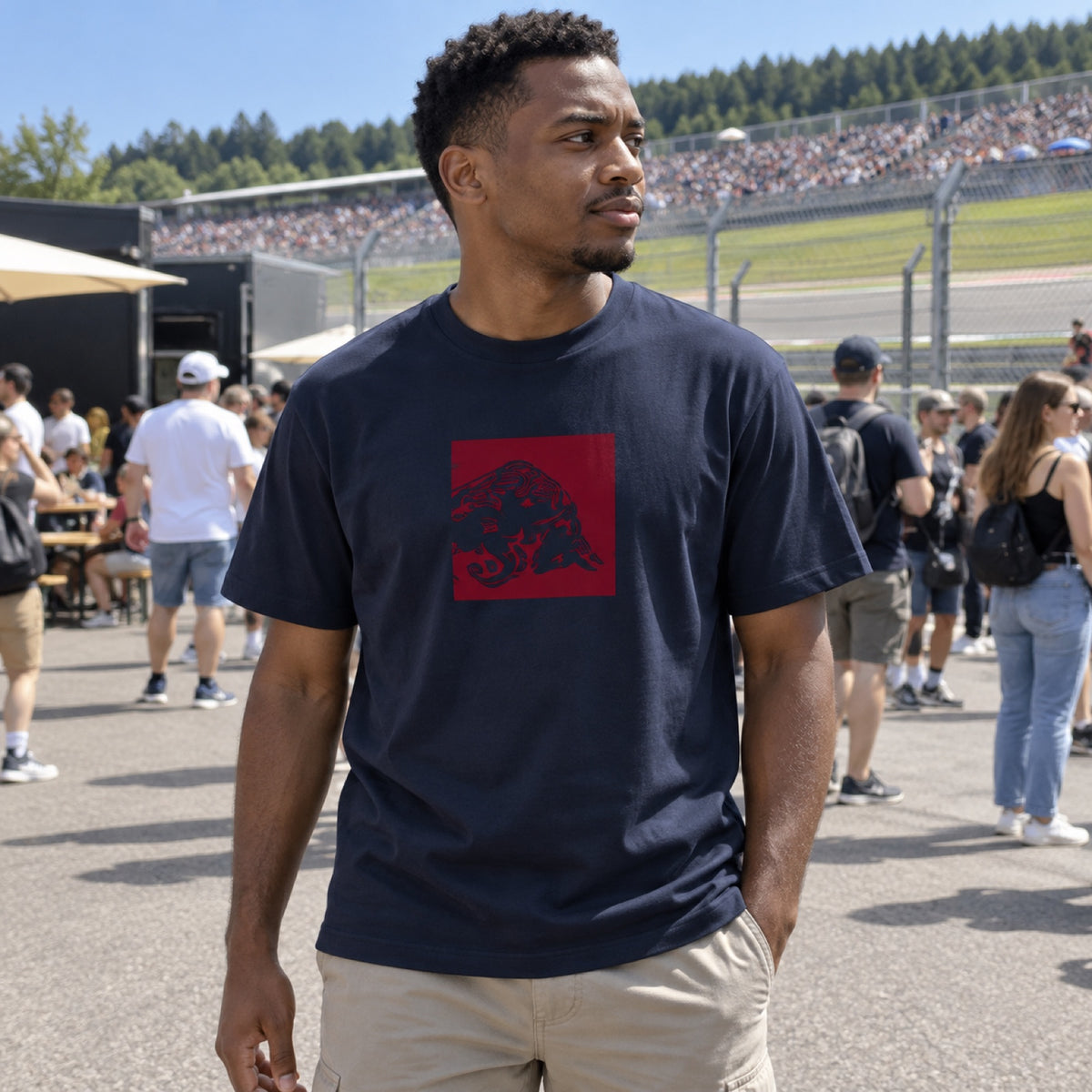 Red Bull Ring CORE Casual T-Shirt with RRI Motif – ilustrační foto (AI)