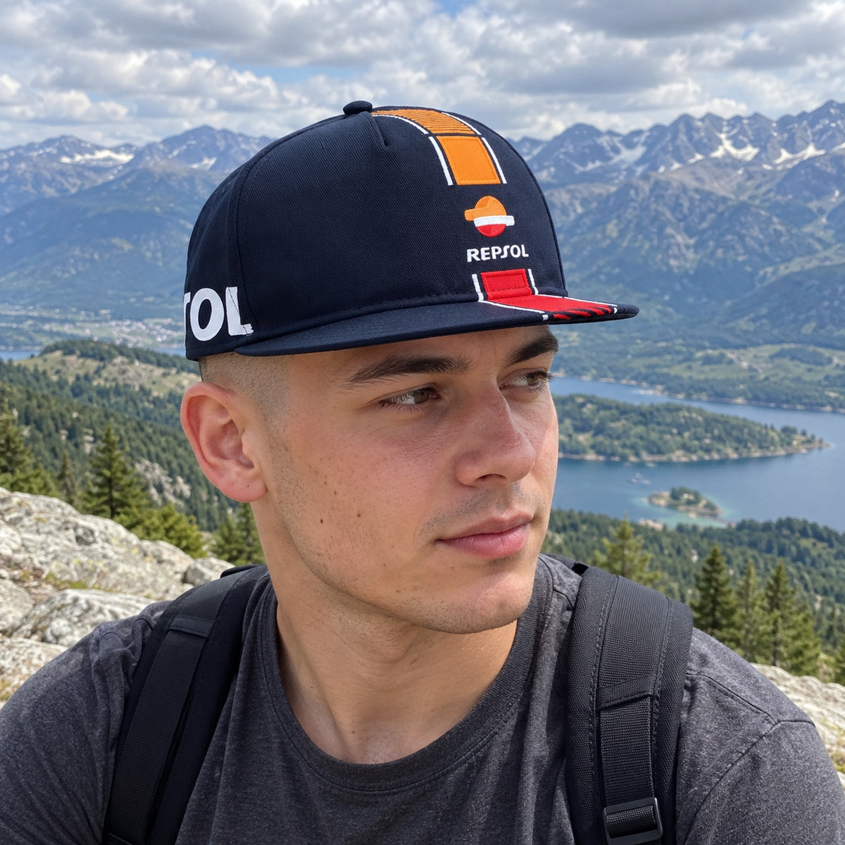 Repsol Team Flat Peak Cap – Navy – ilustrační foto (AI)