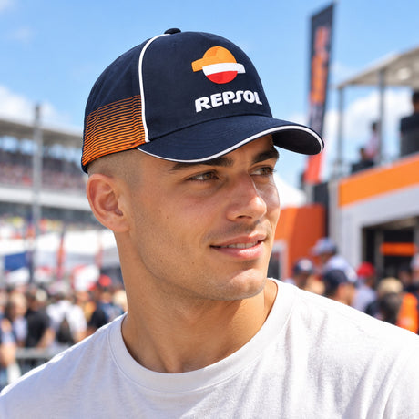 Repsol Team-Cap mit Logo – Dunkelblau – Illustrationsfoto (KI)