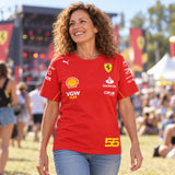 Carlos Sainz Scuderia Ferrari F1 Team T-Shirt – Rot – Illustrationsfoto (KI)