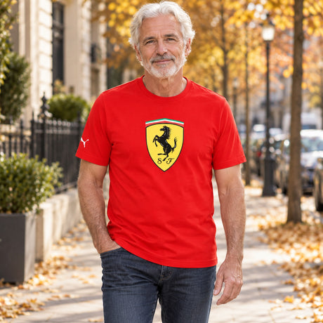 Scuderia Ferrari F1 Freizeit-T-Shirt mit großem Logo – Rot – Illustrationsfoto (KI)