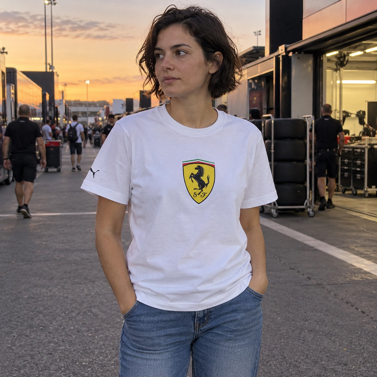Scuderia Ferrari F1 Fan T-Shirt with Logo – White – ilustrační foto 2 (AI)