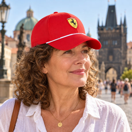 Scuderia Ferrari F1 x Puma Cap – Rot, Freizeit-Edition – Illustrationsfoto (KI)