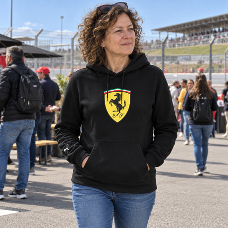 Scuderia Ferrari F1 Casual Hoodie with Large Logo – Black – ilustrační foto 2 (AI)