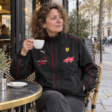 Lewis Hamilton Scuderia Ferrari F1 x Puma Jacket – Fan Edition – ilustrační foto 2 (AI)