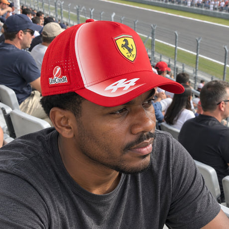 Lewis Hamilton Scuderia Ferrari F1 x Puma Cap – Team Edition – ilustrační foto (AI)