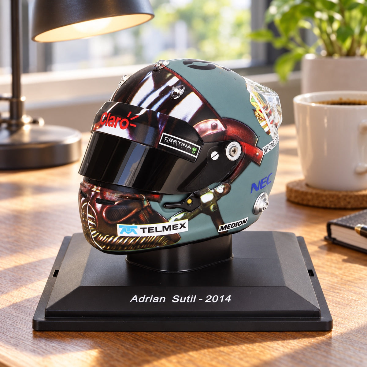 Spark Adrian Sutil 2014 Helmmodell – Illustrationsfoto (KI)