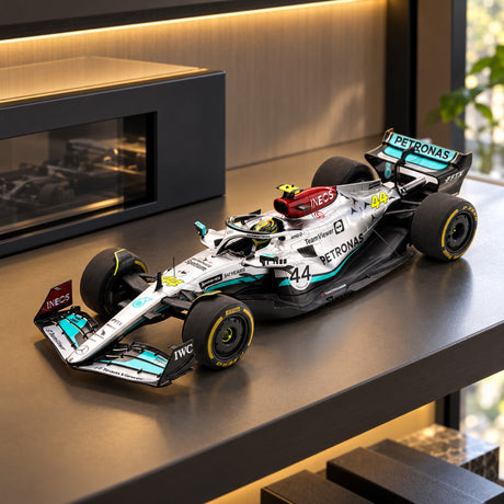 Spark Mercedes-AMG PETRONAS W13 E Lewis Hamilton Modell 1:18 – GP Belgien 2022 – Illustrationsfoto (KI)
