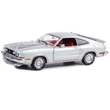 Model Ford Mustang II King Cobra in Silver Metallic with Red and Black Stripes - 1:18 Greenlight