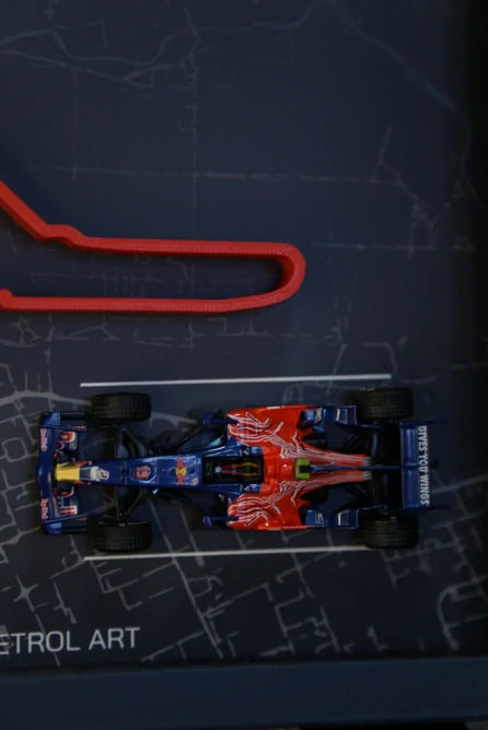 PETROL ART 3D-Rahmen Monza mit Toro Rosso STR3 Sebastian Vettel Modell im Maßstab 1:43