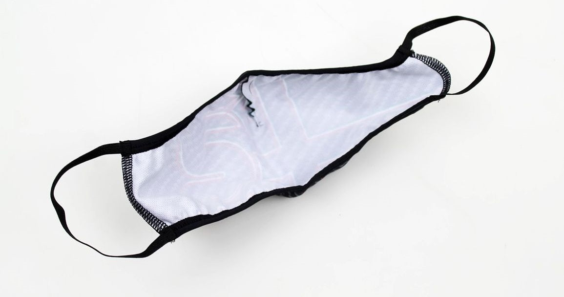 Alfa Romeo Carbon Gesichtsmaske schwarz – offizielles Produkt