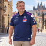 Yamaha Pramac Team-Poloshirt mit Sponsorenlogos – Illustrationsfoto (KI)